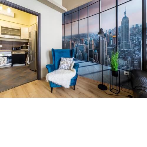 BpR Metropolis Suite with balcony & A/C