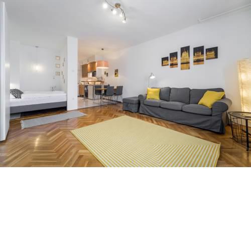 BpR Park Loft Studio with Balcony & A/C