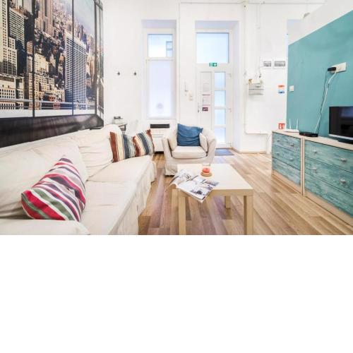 BpR Rainbow Design Apartment-Studio