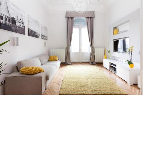 BpR Sophisticated Astoria Suite with Balcony