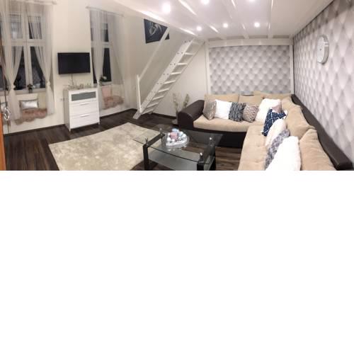 BpR Stylish Mosaic Home with Terrace