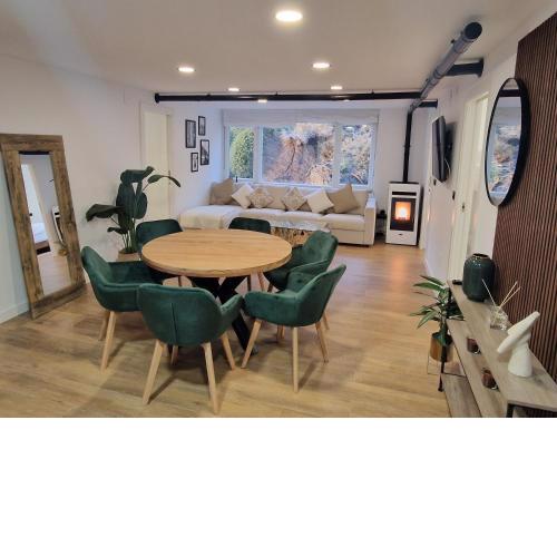 Brand New Appartment very cosy and awesome display close to the ski slope! private parking