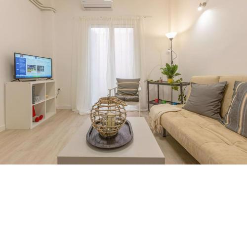 Brand-new comfy Sunny apt. near Athens Center