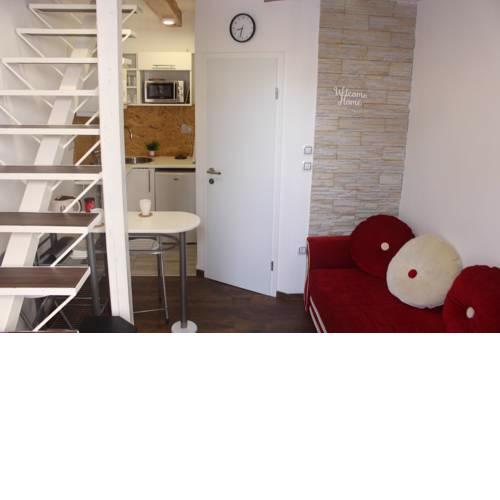 *BRAND NEW* Minimalist RED SOFA apartment, Centar