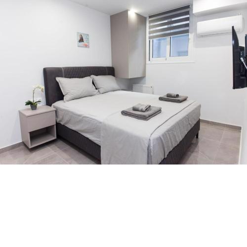 Brand New Urban Getaway next to Megaro Mousikis