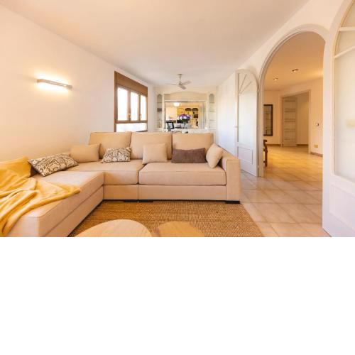 Bravissimo El Lleó, bright 4-bedroom apartment