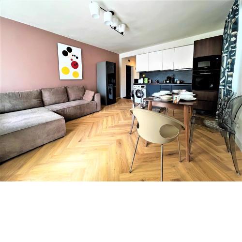 Bravo 5 Holiday Home