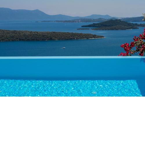 Breathtaking seaviews, privacy, close to beach and Nidri - villa Pasithea