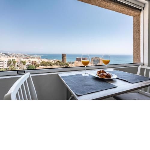 Breathtaking Studio, amazing views, Pool, Beach