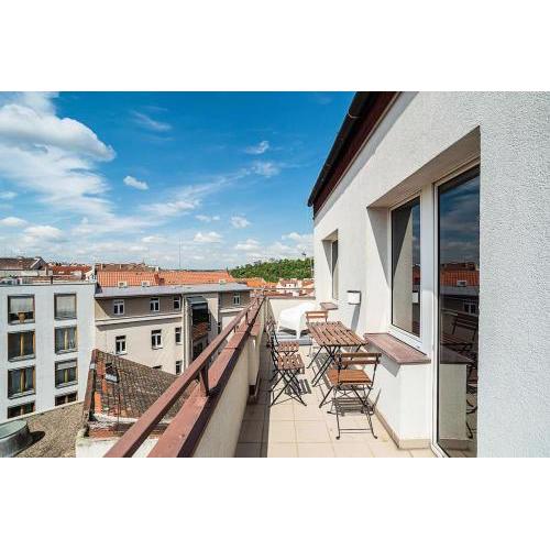Bright 2 bed with big terrace by tram