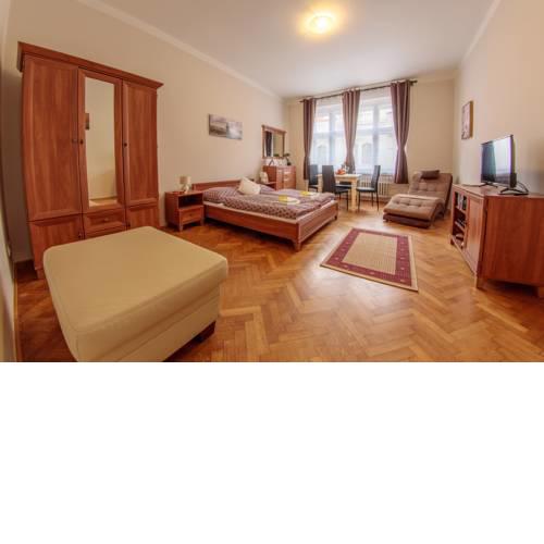 Bright 2 Bedroom Apartment at City Center