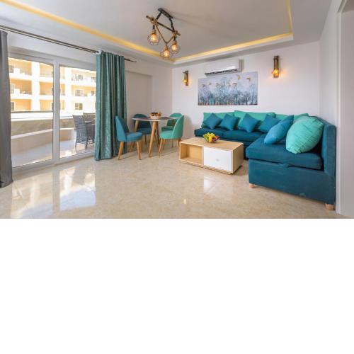 Bright 2-Bedroom Apartment in Selena Bay, Pool & Beach