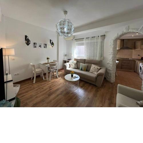 Bright 2 bedroom apartment