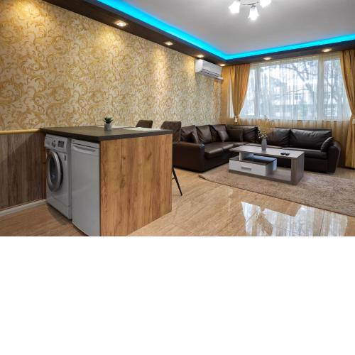 Bright 2BD Near The Sea Garden