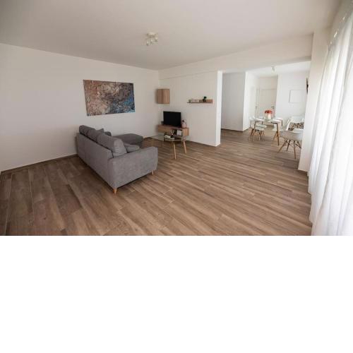 Bright 2BR apartment in Palaio Faliro-(FAL_A1)
