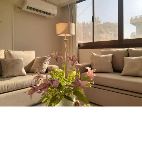 Bright and spacious 2bdr apt للعائلات Nasr city heart