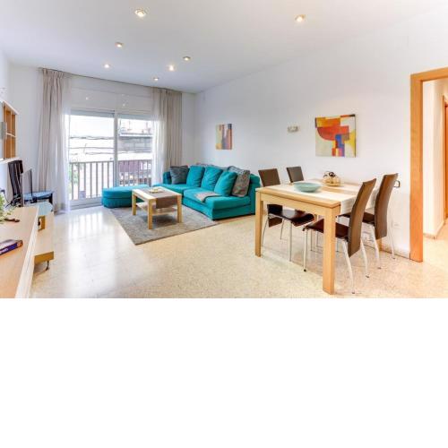 Bright and Spacious 3 Bedroom Close to the Beach