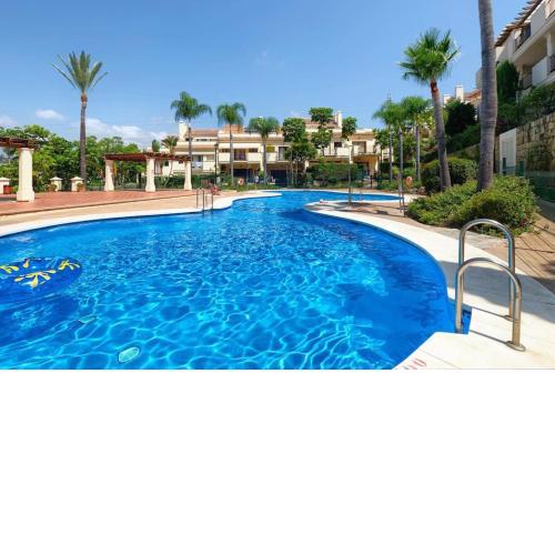 Bright Apartment in Great Location * Pool *Parking