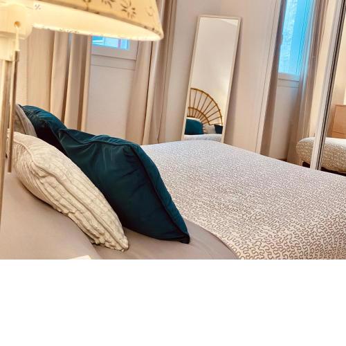 Bright Apartment steps from Plaza de Toros and Wizink Center
