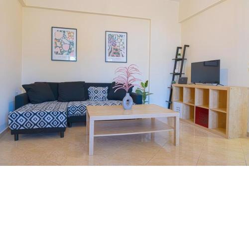 Bright Apt Close to the Beach