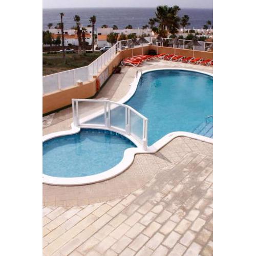 Bright Apt, terrace,heated pool.