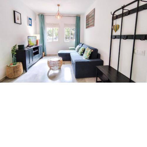 Bright Apt with beautiful courtyard yard in the center of Málaga by SharingCo.