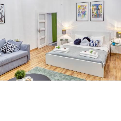 Bright Artsy Studio with Netflix @Artisan