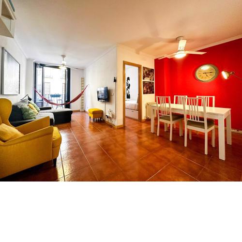 Bright Center 2BD Apartment