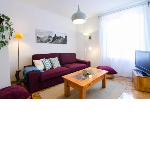 Bright & Cozy 2BD - OPERA area