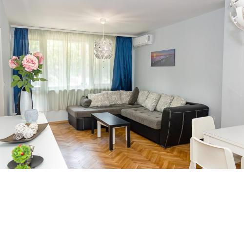 Bright Cozy 2BD Apartment near the Centre of Varna