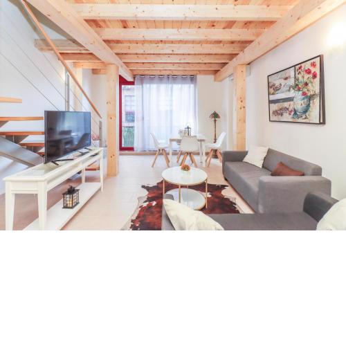 Bright duplex apartment for families