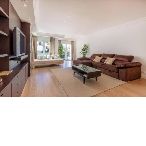 Bright Elegant 3BDR Apartment in Puerto Banus
