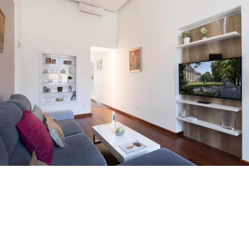Bright & Elegant Apartment near Main Square