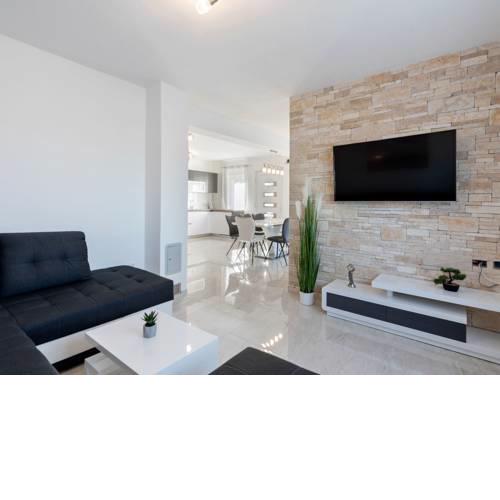Bright Holiday Home in Jasenice with Beach nearby