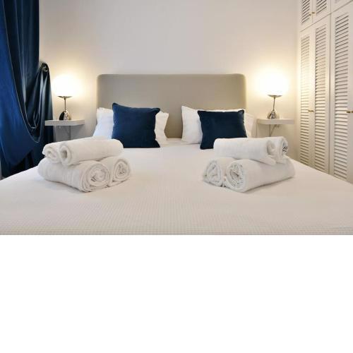 Bright, minimalist flat in Plaka- near Acropolis
