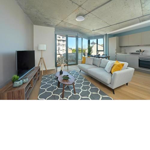 Bright Modern 1bd Cool New Scenic Balcony! #185