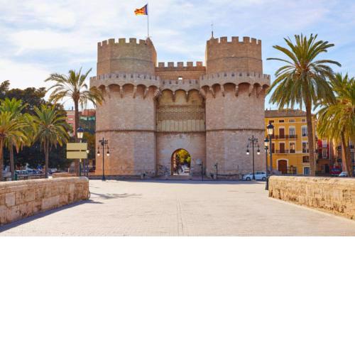 Bright New Apartment (10min Centre & Old Town, 15min Beach)