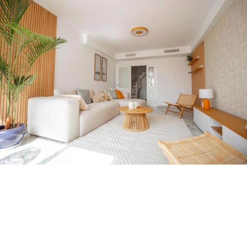 Bright Nordic style penthouse in beachside resort