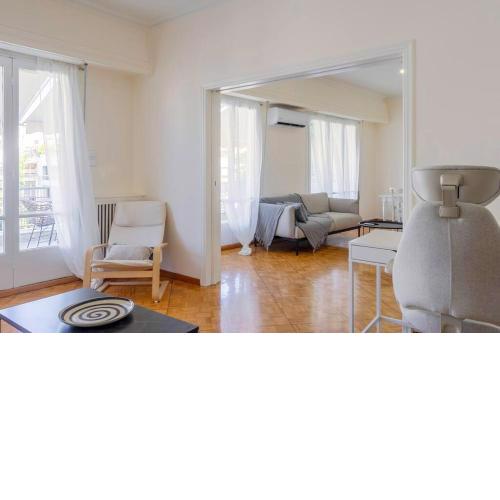 Bright Penthouse with views and free parking