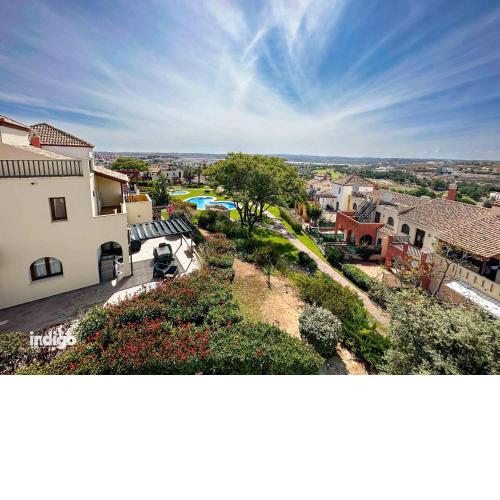 Bright Refurbished 3 Bedroom Townhouse ALI001
