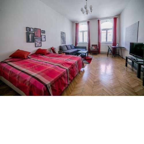 Bright & Spacious 8 persons 10 min from centre