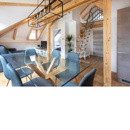 Bright & Spacious Loft In The Heart Of Old Town
