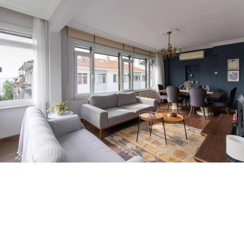 Bright Vibrant 3BR Haven near Sea / Prime Locale