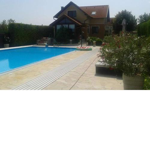 Brill Bird Villa