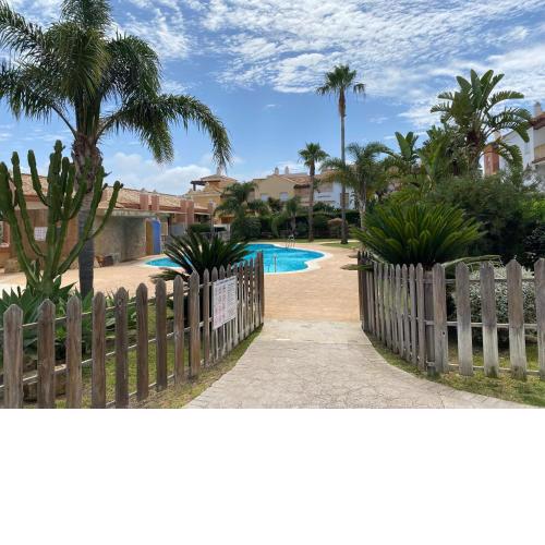 BRISA DE ZAHARA - Casa para familia con piscina y garaje en Urb. privada