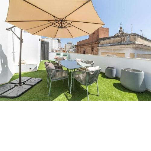 BS Brand New Triplex Private terrace downtown Parking