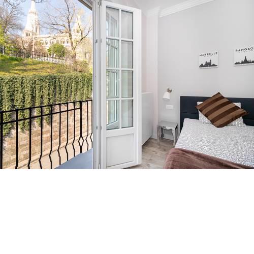 Buda Castle Serpentine Apartments