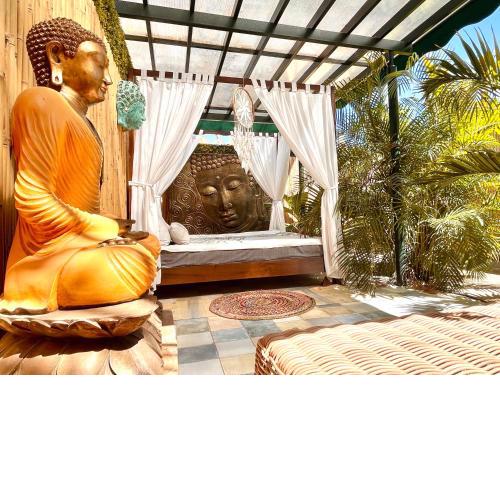 Buddha lounge