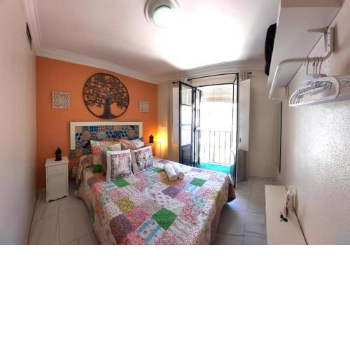 Budget and cute rooms with balcony Sevilla center
