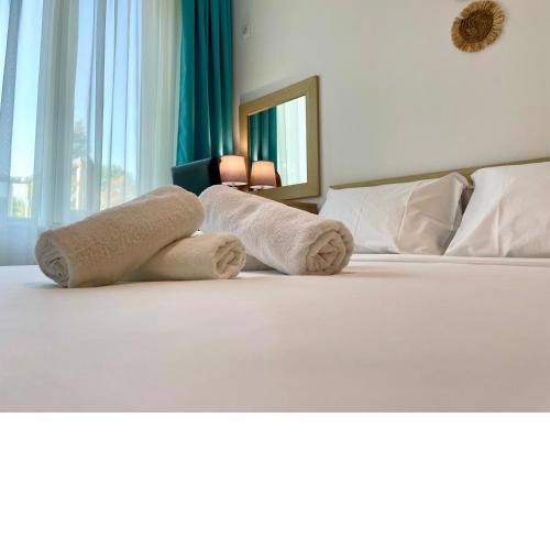 Budget First Sea Line Apt. FLORA